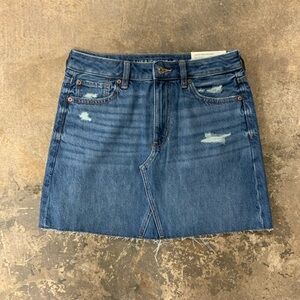 NWT AE High-Waisted Denim Mini Skirt Medium Wash Size 4 Distressed OBO